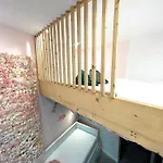 Eclectic Maisonette In شقة لوكا