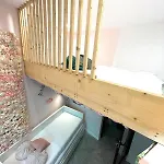 Eclectic Maisonette In لوكا