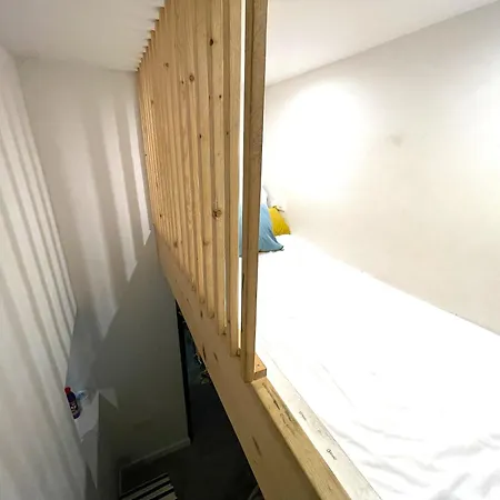 Eclectic Maisonette In شقة