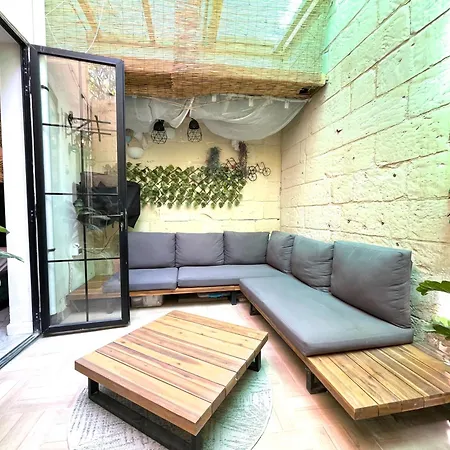 Eclectic Maisonette In