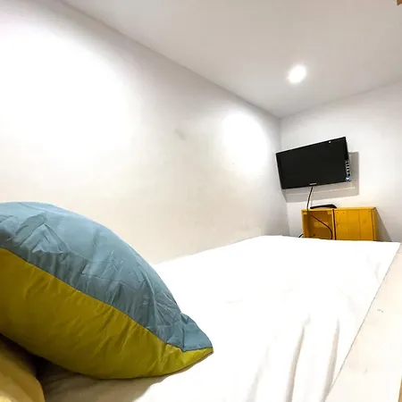 Eclectic Maisonette In شقة لوكا