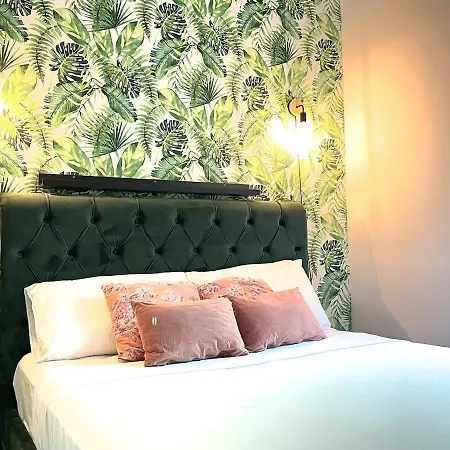 Eclectic Maisonette In شقة لوكا