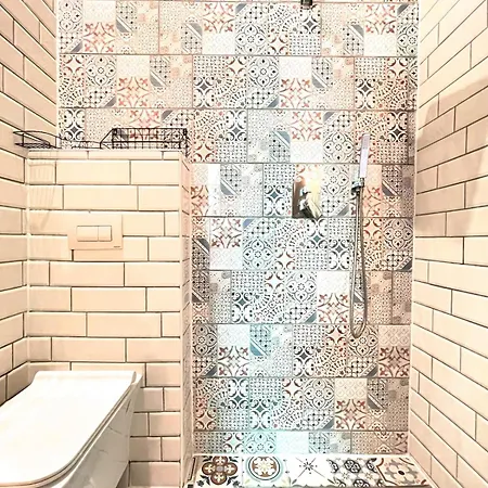 Eclectic Maisonette In لوكا