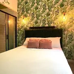 Eclectic Maisonette In شقة لوكا
