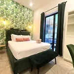 Eclectic Maisonette In Daire *