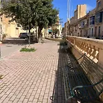 Eclectic Maisonette In شقة لوكا
