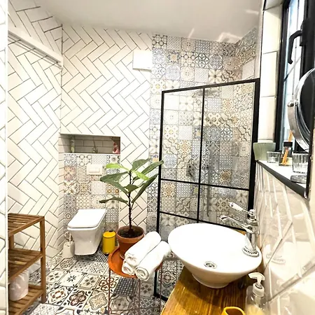 Appartement Eclectic Maisonette In *