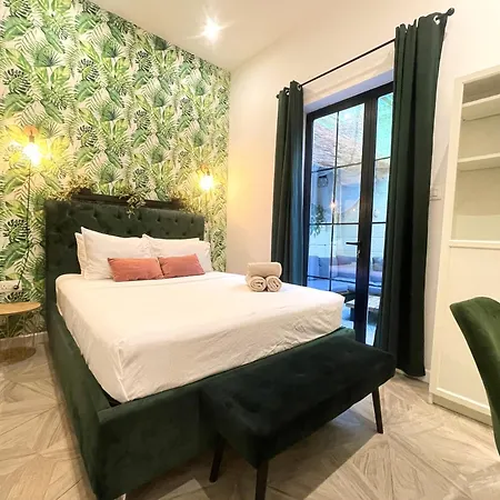 Eclectic Maisonette In Appartement *