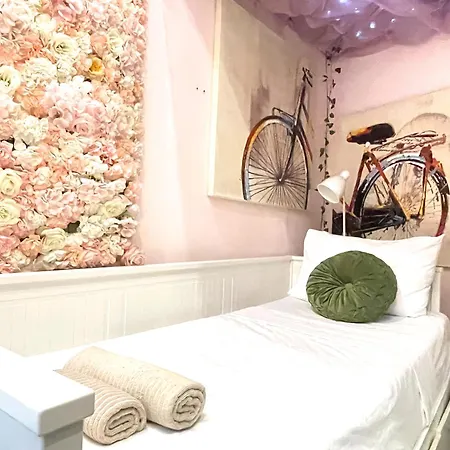 Appartement Eclectic Maisonette In *