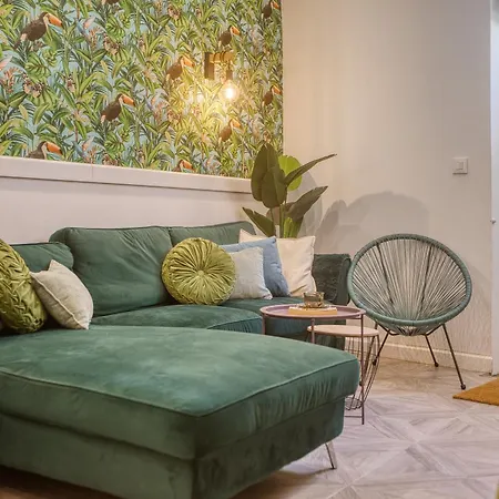 Appartement Eclectic Maisonette In *