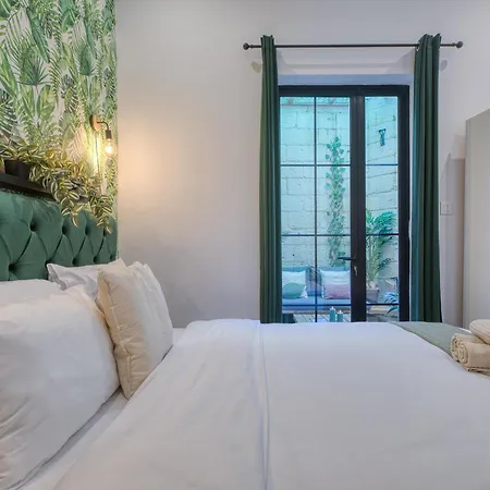 Eclectic Maisonette In Appartement