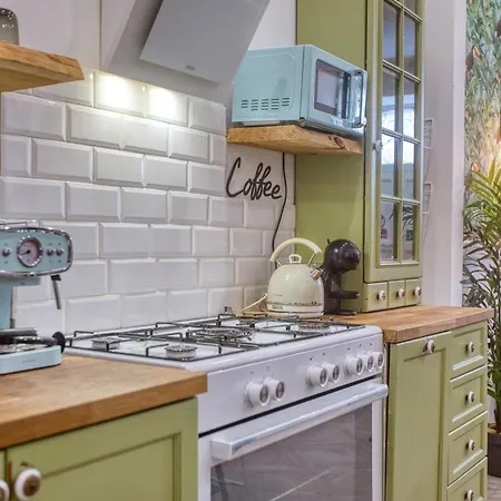 Eclectic Maisonette In Appartement *