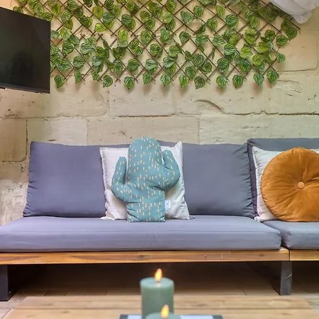 Eclectic Maisonette In
