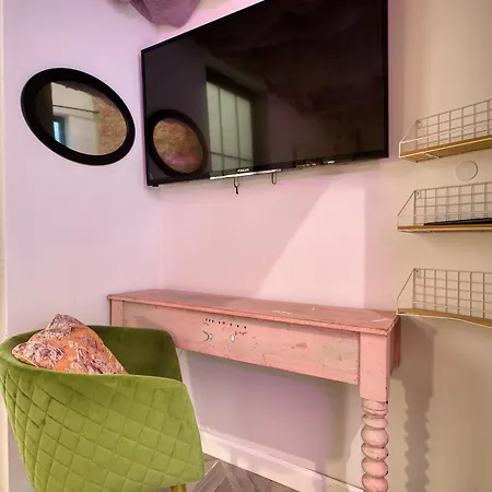 Appartement Eclectic Maisonette In *