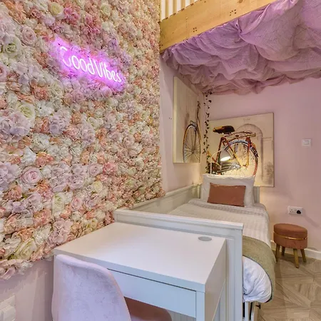 Eclectic Maisonette In Appartement *