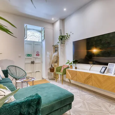 Eclectic Maisonette In Appartement