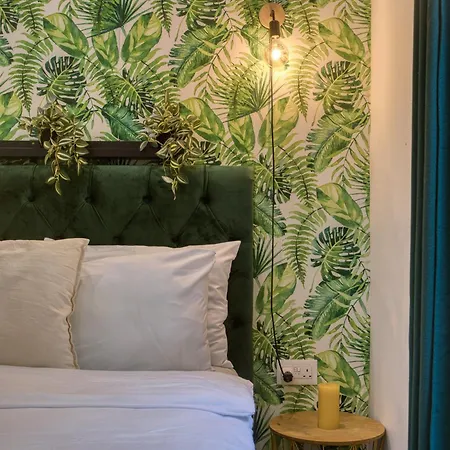 Eclectic Maisonette In Appartement *