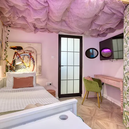Appartement Eclectic Maisonette In
