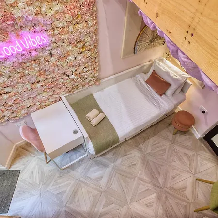 Eclectic Maisonette In Luqa