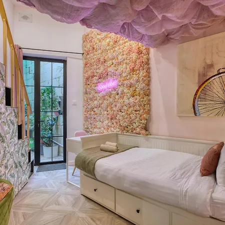 Eclectic Maisonette In Appartement *