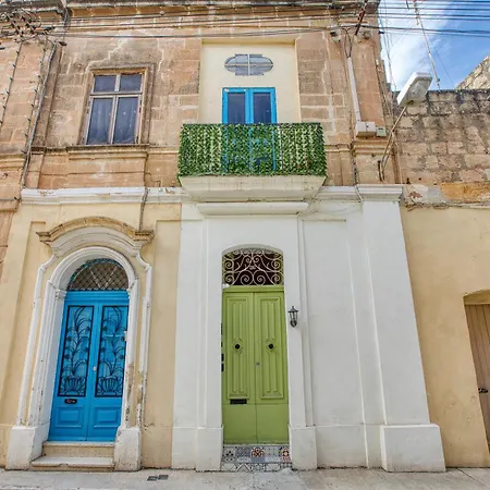 Eclectic Maisonette In Appartement